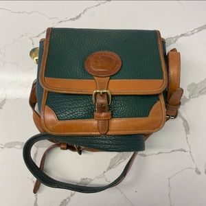 Vintage Dooney and Bourke green crossbody!